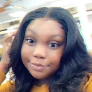 Meet your Posher, Chloe